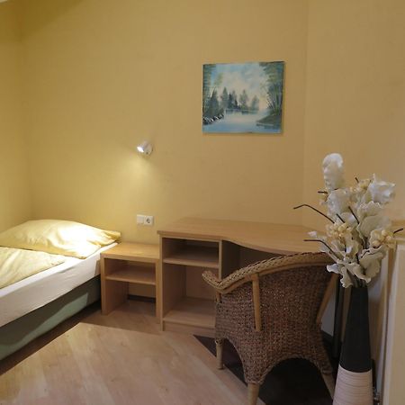 Rosenhotel - Serviced Apartments Zwentendorf Экстерьер фото
