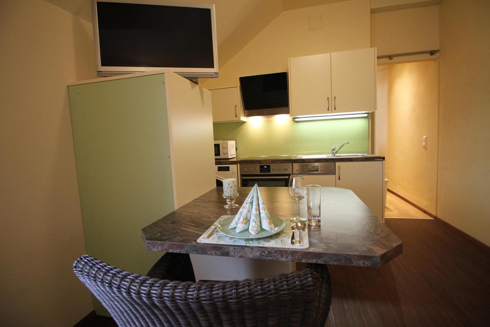 Rosenhotel - Serviced Apartments Zwentendorf Экстерьер фото