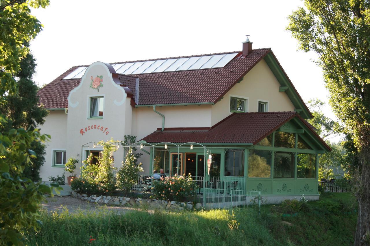 Rosenhotel - Serviced Apartments Zwentendorf Экстерьер фото
