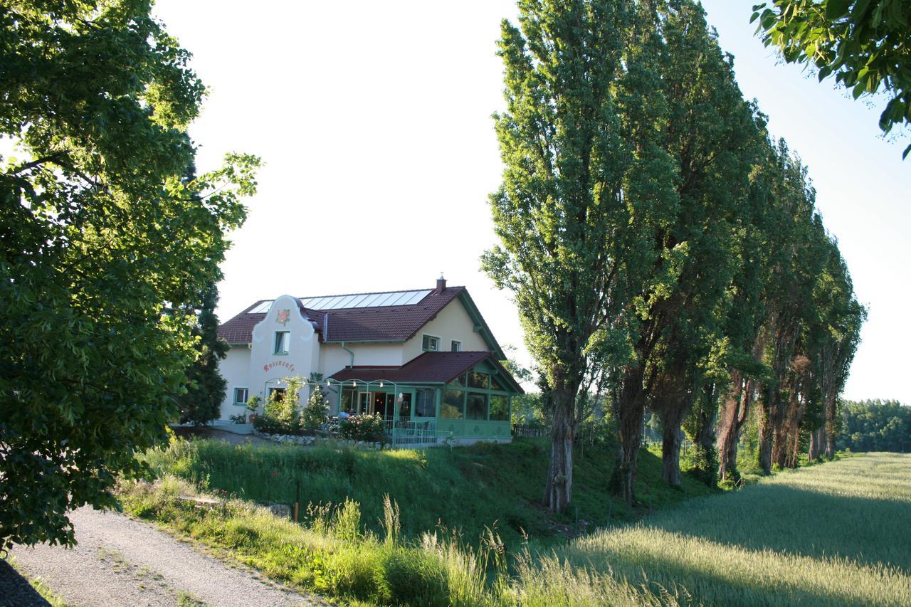 Rosenhotel - Serviced Apartments Zwentendorf Экстерьер фото